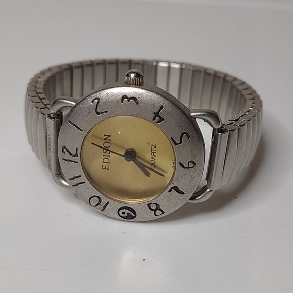 Very Cool Edison Silver Tone Metal Stretch Band Watch - Picture 1 of 12